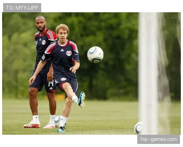 亨利盘带艺术闪耀绿茵场,优雅与创造力持续引热议 亨利盘带艺术闪耀绿茵场,优雅与创造力持续引热议
